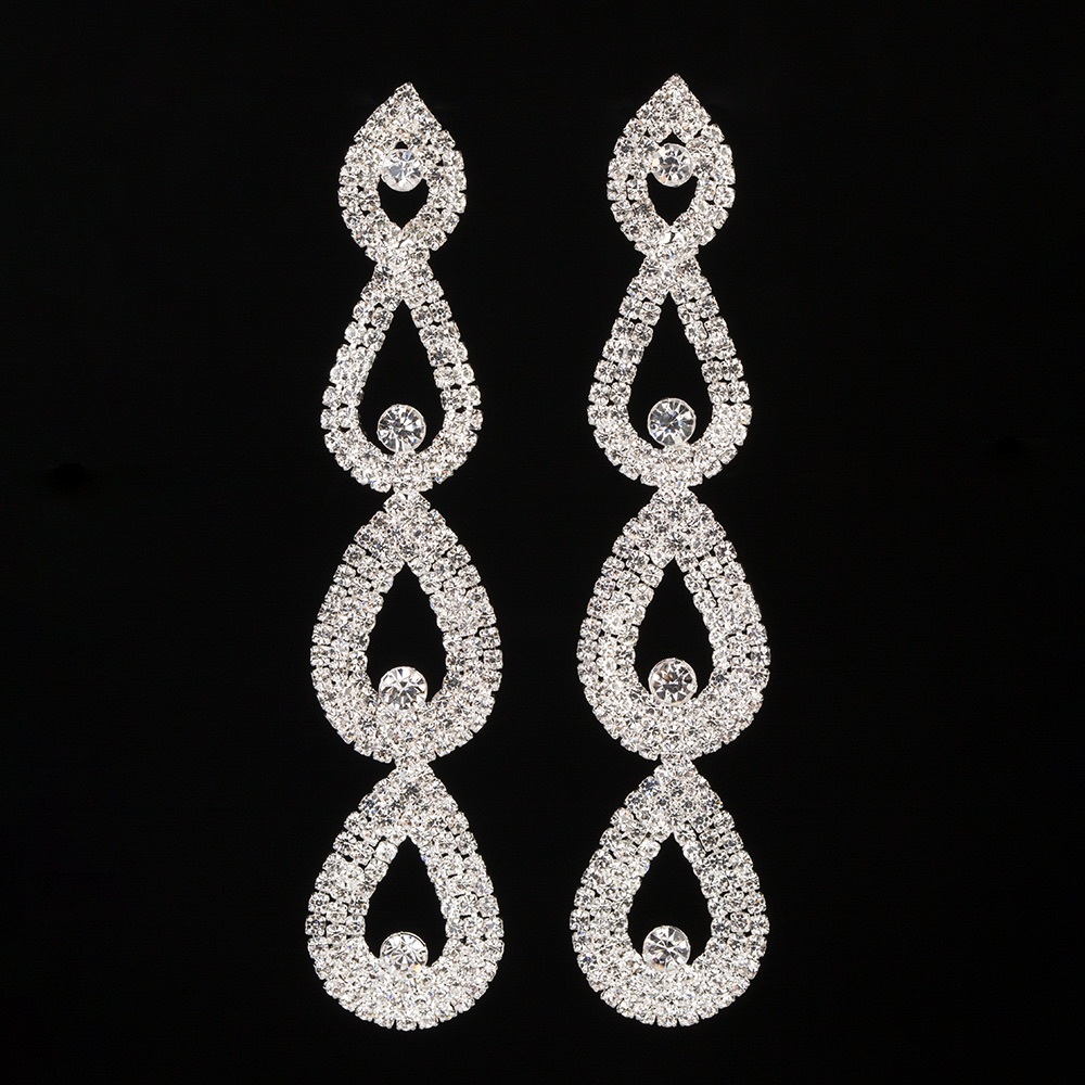 π NWT Chandelier rhinestone earrings - Picture 1 of 3